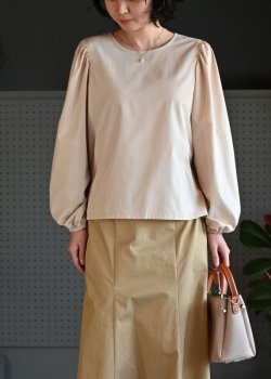 パフスリーブブラウス