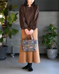 パフスリーブブラウス