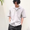 開襟シャツ