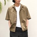 開襟シャツ