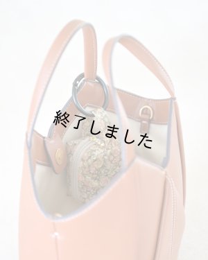 リップとAirPods入れに