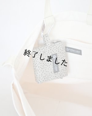 使い勝手の良いループ付きデザイン